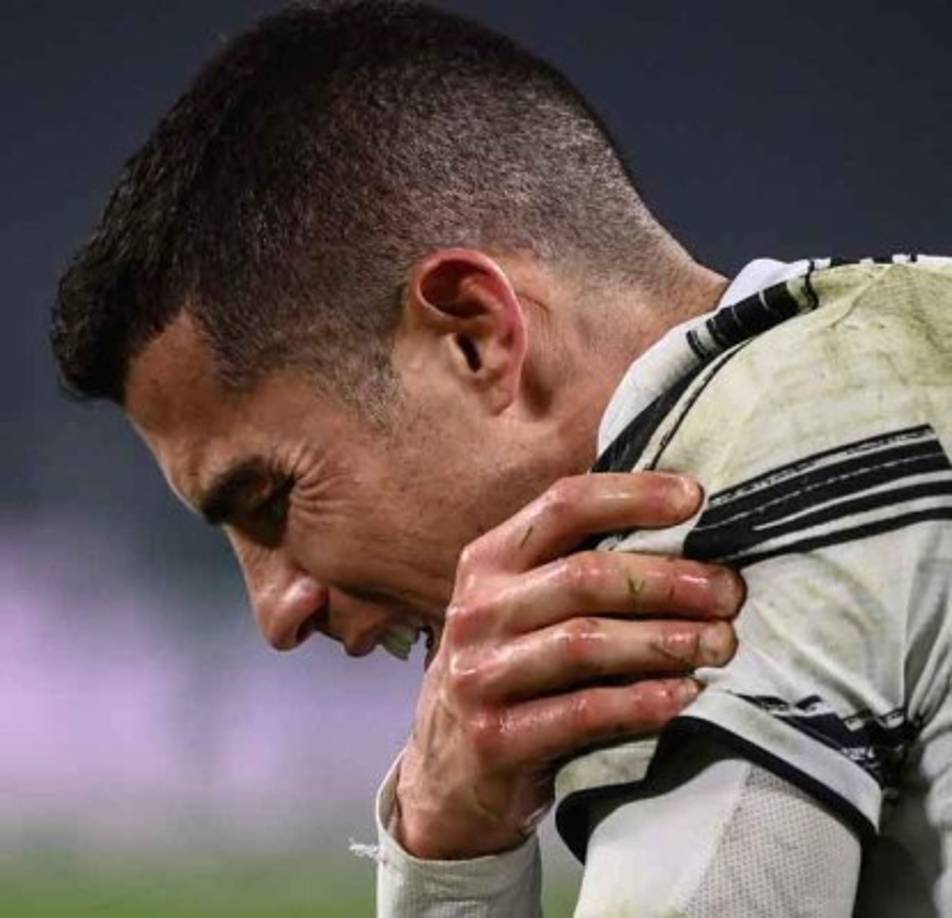 Además de la decepción por la eliminación, Cr7 terminó se quejó de un fuerte dolor en su brazo.