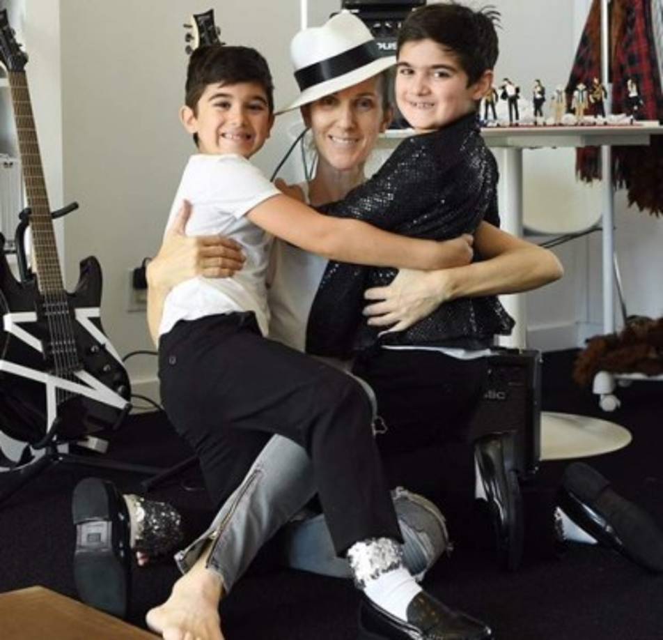 La cantante Celine Dion dio a luz a gemelos cuando tenía 42 años.