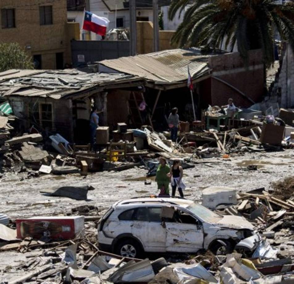 Olas de casi 4,5 metros azotaron a varias comunas de la región de Coquimbo. Otra de las localidades fuertemente afectadas fue el pueblo pesquero de Tongoy, de casi 4.400 habitantes.