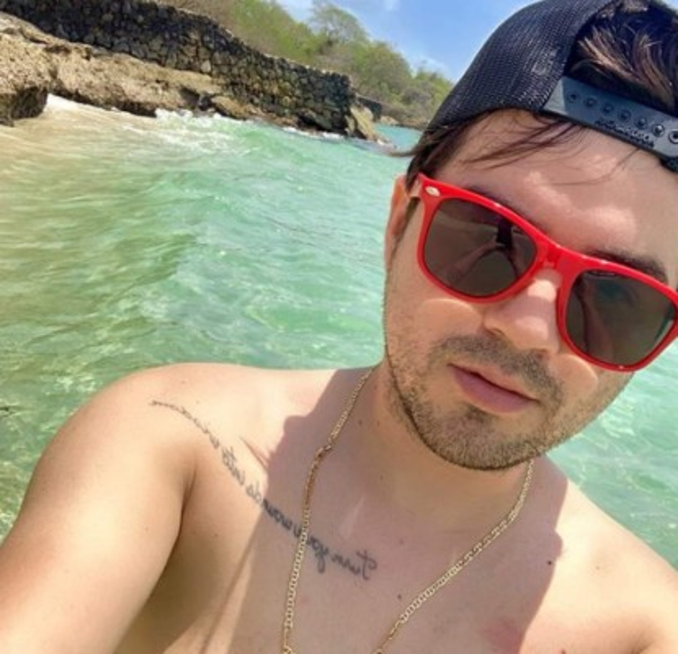 'Me armé de valor e hice este video para crear conciencia, para que seamos responsables, para que no caigan en la misma irresponsabilidad e ignorancia que yo caí. Seamos responsables, cuidémonos a nosotros mismos para que la gente que nos rodea esté bien también', finalizó el actor.<br/>