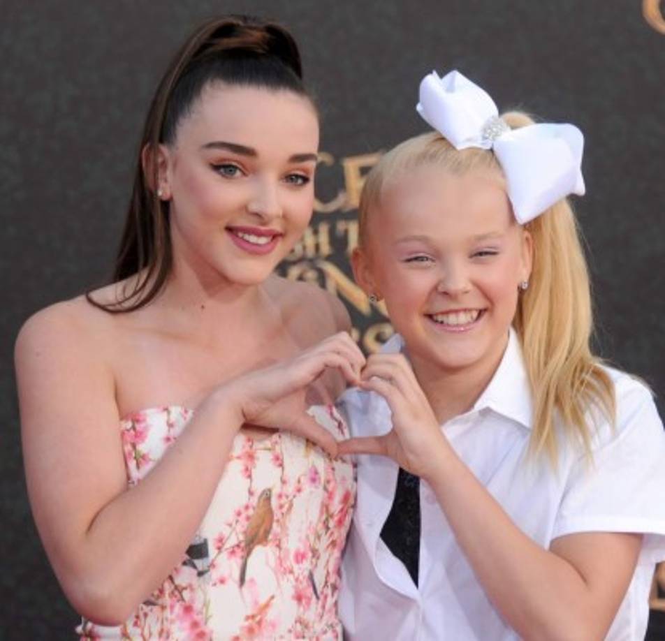 La actriz Kendall Vertes y la bailarina JoJo Siwa.