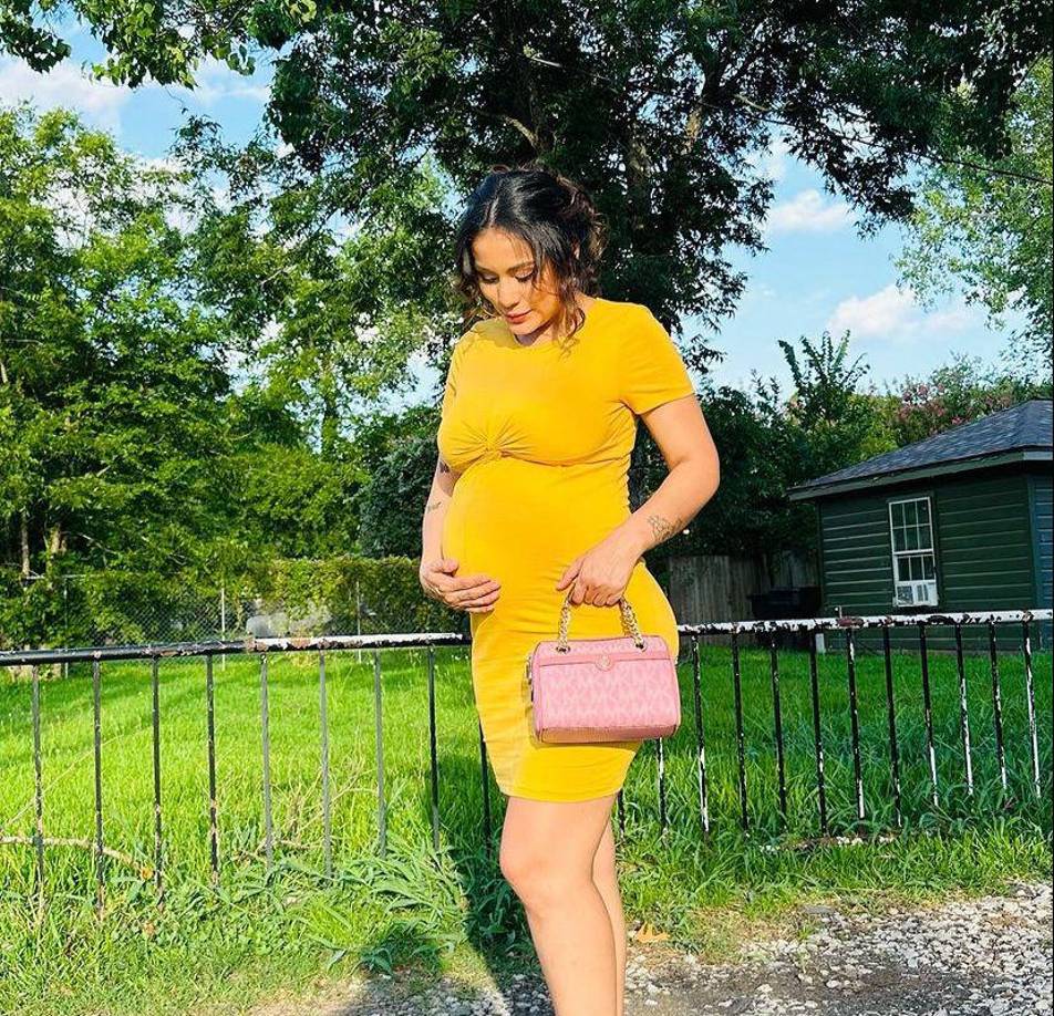 Elsa Oseguera presume su pancita a pocos días de su baby shower