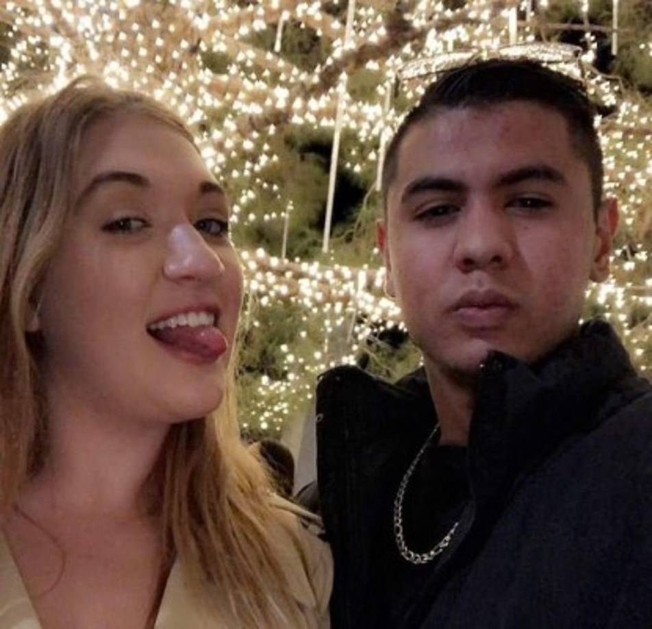 La pareja, que acababa de celebrar su primer aniversario de bodas, dejaron a sus hijas mayores de 6 y 5 años con un familiar antes de dirigirse al centro comercial junto a su bebé de dos meses para comprar los materiales escolares de las pequeñas.