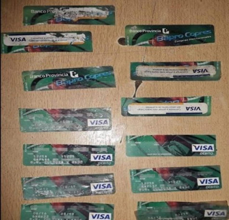 Los detenidos usaban cientos de tarjetas de débito de ese organismo del Estado para obtener vehículos, embarcaciones deportivas y dinero en efectivo.