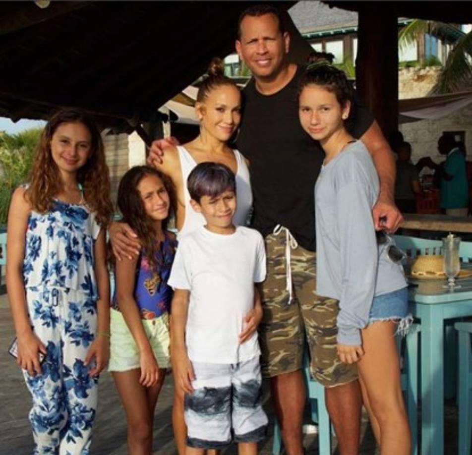 '¡Quiero que sepas que nunca tomo ninguno de ustedes por sentado, les estoy eternamente agradecida a TODOS ustedes! ¡Espero poder seguir entreteniendo, inspirando y compartiendo todo lo que aprendo con ustedes en todo lo que pueda! Honestamente, ¡es el regalo de cumpleaños más grande que Dios me ha dado!' concluye Jennifer en el mensaje publicado en su Instagram oficial.<br/><br/>