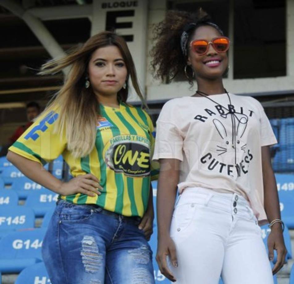El Parrillas One contó con el apoyo de sus guapas aficionadas.