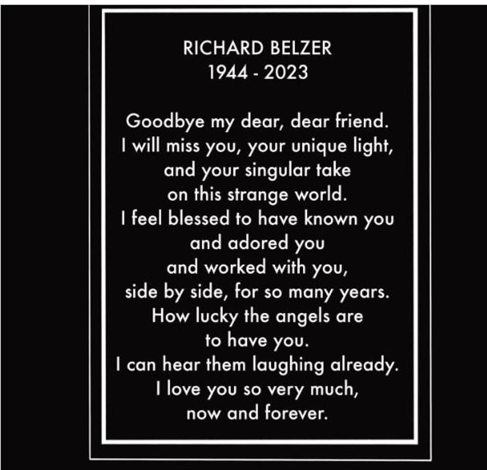 Mariska Hargitay (Olivia Benson) le dejó esta carta en las redes sociales. “Adiós mi querido, querido amigo”, escribió Hargitay en Instagram. “Te extrañaré, a tu luz única y a tu singular visión de este extraño mundo. Me siento bendecida por haberte conocido, adorado y trabajado contigo, codo con codo, durante tantos años”.