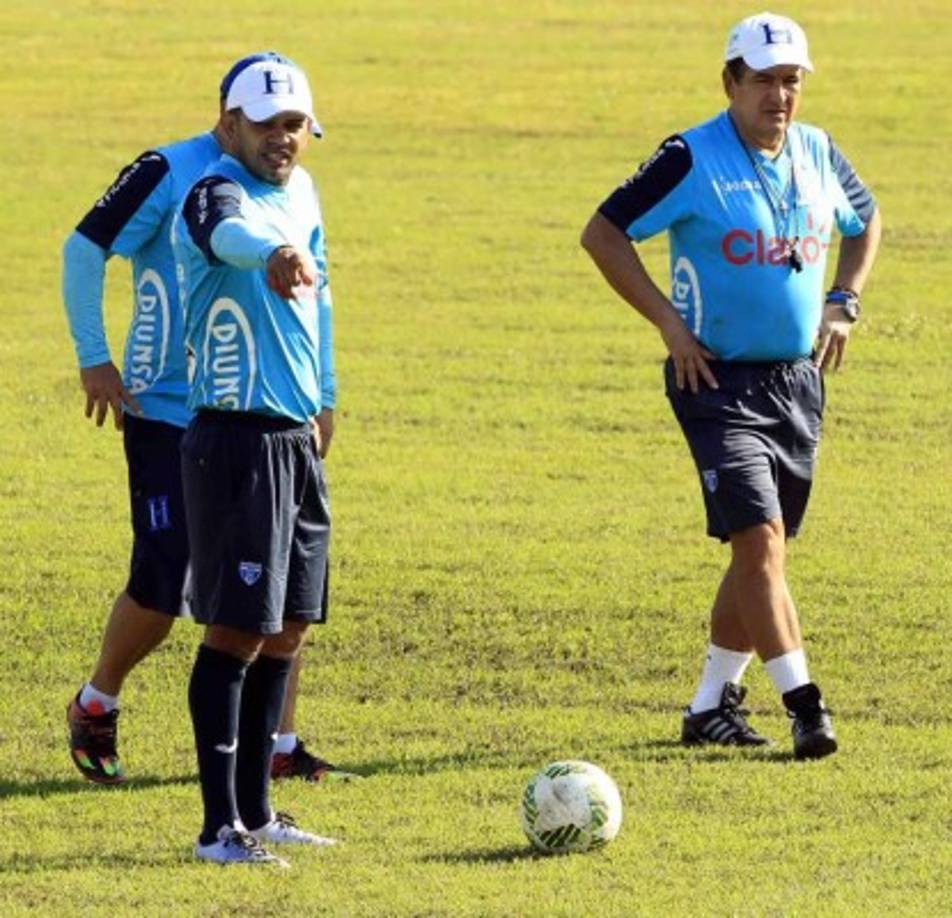 Amado Guevara seguirá a cargo del partido en el banquillo de Honduras por la sación de Jorge Luis Pinto.