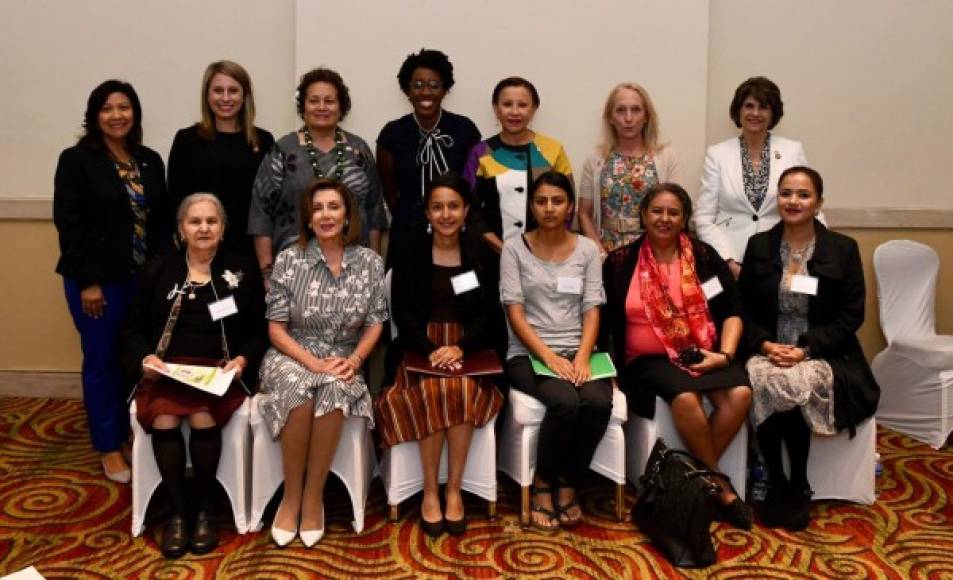 Parte de la delegación de congresistas escucharon a la familia de Berta Cáceres en su lucha por los derechos de los pueblos indígenas.