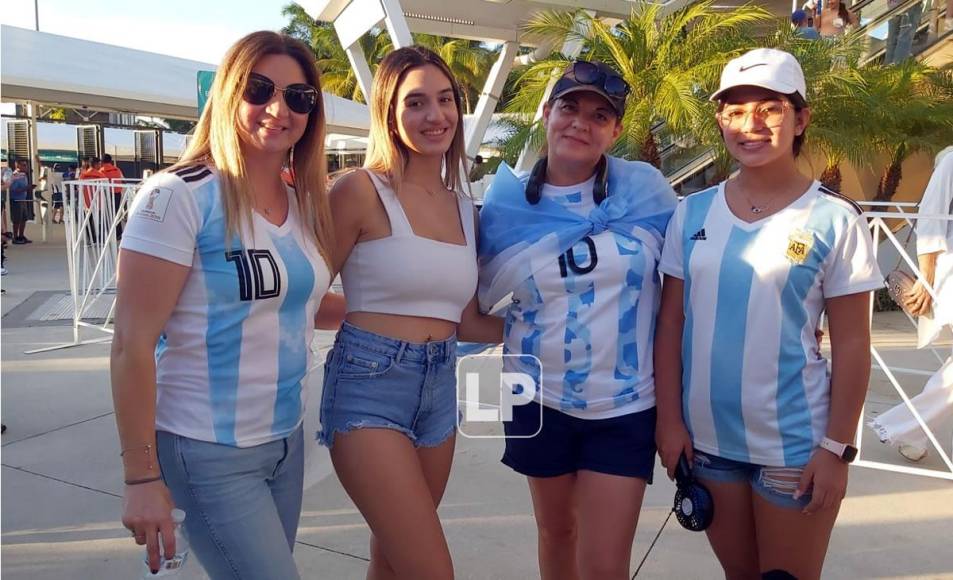 ¡Qué bellezas! Las chicas que cautivan en el partido Argentina-Honduras en Miami