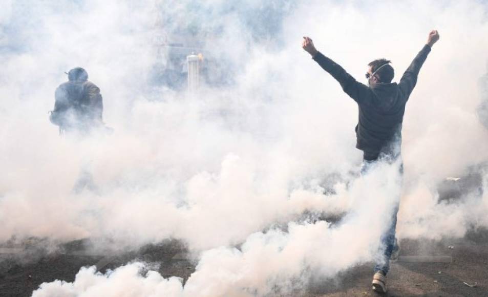 Más de 7.400 policías y gendarmes están desplegados en la capital francesa para las manifestaciones, donde se cree que habrá de '1.000 a 2.000 activistas radicales', según el ministro del Interior, Christophe Castaner.