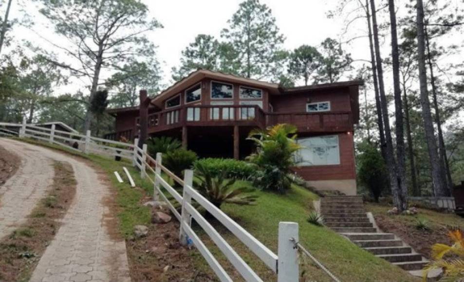 La propiedad con finos acabados de madera está en la aldea Lugunetas, en Zarabanda, Santa Lucía, Francisco Morazán.