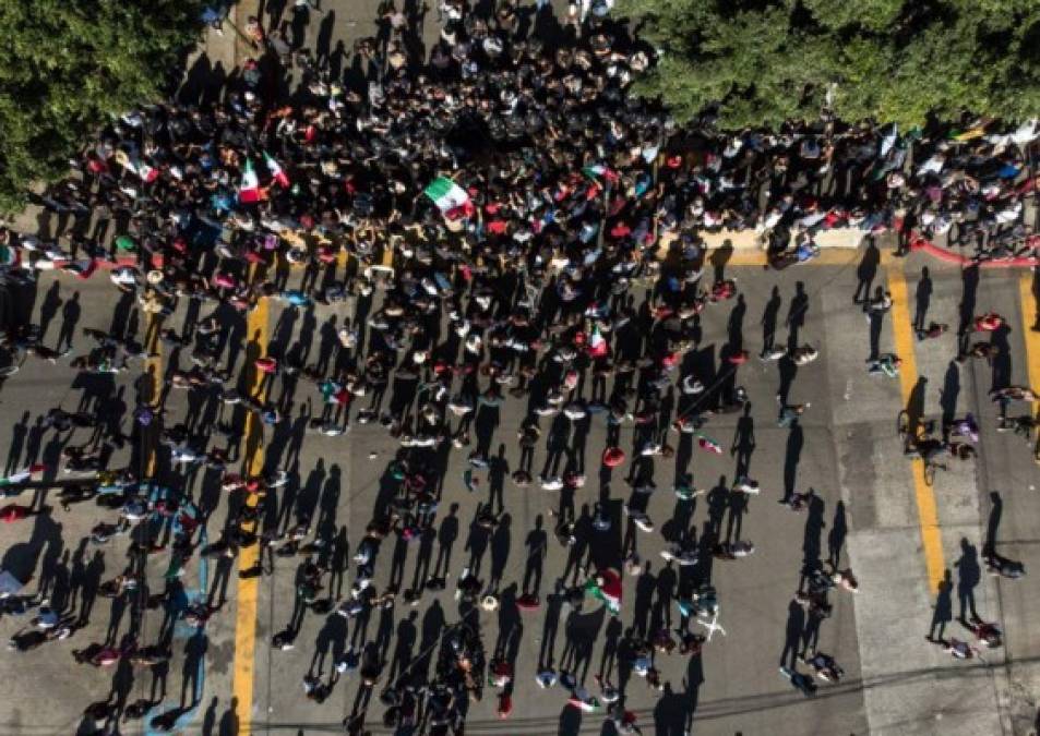 Con banderas y pancartas, Tijuana mostró su rechazo con los migrantes que han llegado hasta la ciudad.