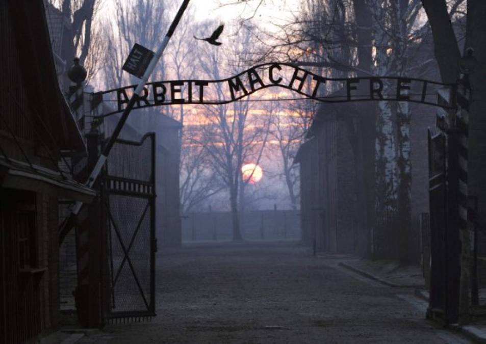 Ahora convertido en Museo Estatal de Auschwitz-Birkenau, que comprende los campos Auschwitz I y Auschwitz II-Birkenau, este sitio del horror fue declarado patrimonio de la humanidad por la Unesco en 1979.