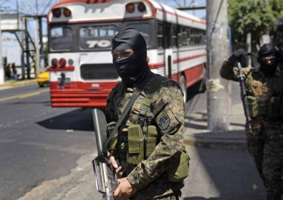 El Gobierno salvadoreño dijo el miércoles que ofrecieron a los transportistas el 'acompañamiento en las unidades de transporte' de agentes de la Policía Nacional Civil (PNC) y el Ejército.