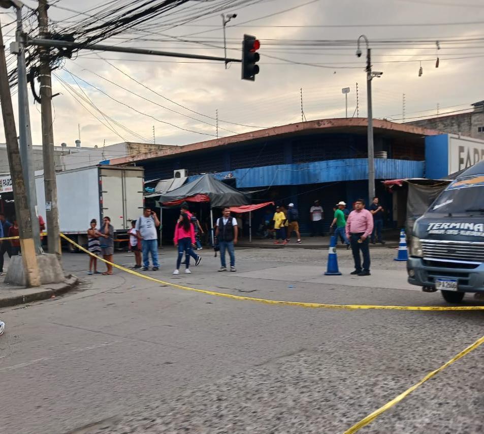Matan a dos presuntos asaltantes en la 7 calle del barrio Medina de SPS