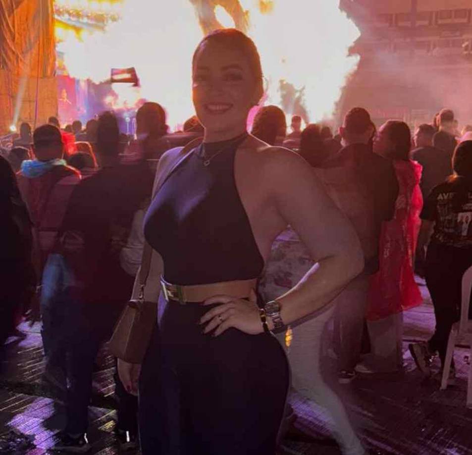 Virginia Varela durante el concierto del Grupo Aventura que se realizó en el estadio Olímpico de San Pedro Sula. 