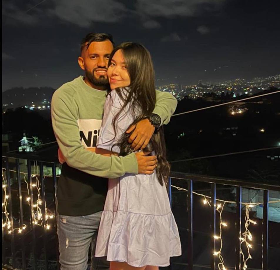 Al futbolista siempre le ha visto muy encaramelado junto a su hermosa prometida.