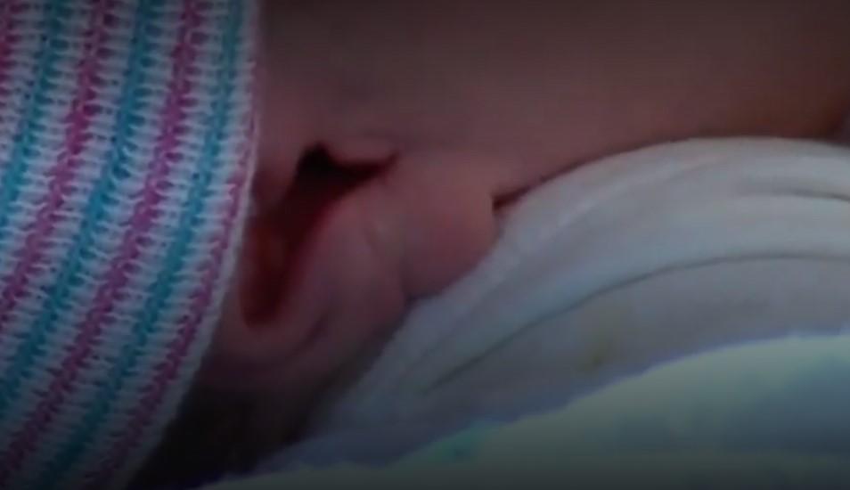 Detienen a padres que le fracturaron 30 huesos a su bebé de cinco meses