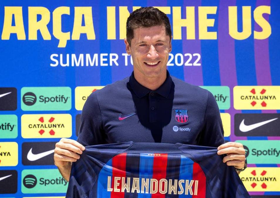 En fotos: Así fue la presentación de Lewandowski con el Barcelona