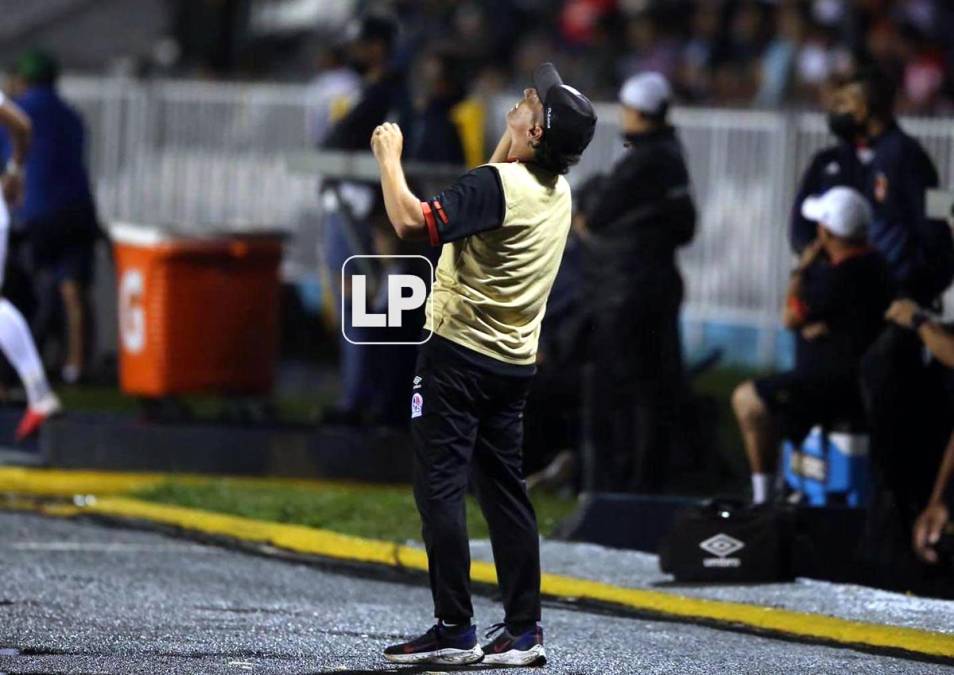 La frustración de Pedro Troglio tras el gol del Motagua.