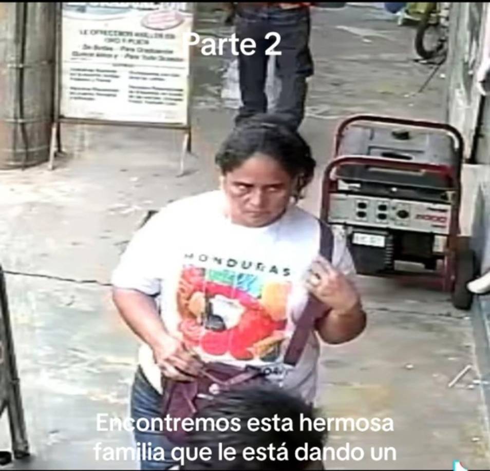 La mujer hizo capturas de las que asegura son las personas que participaron en el hurto.