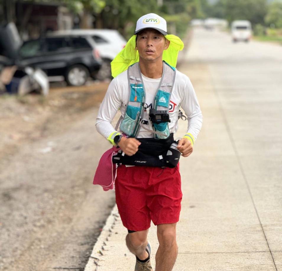 Durante el día 21 de su reto, el filántropo se quejó que el gobierno de Honduras interviene escuelas que previamente su fundación anuncia que reparará.