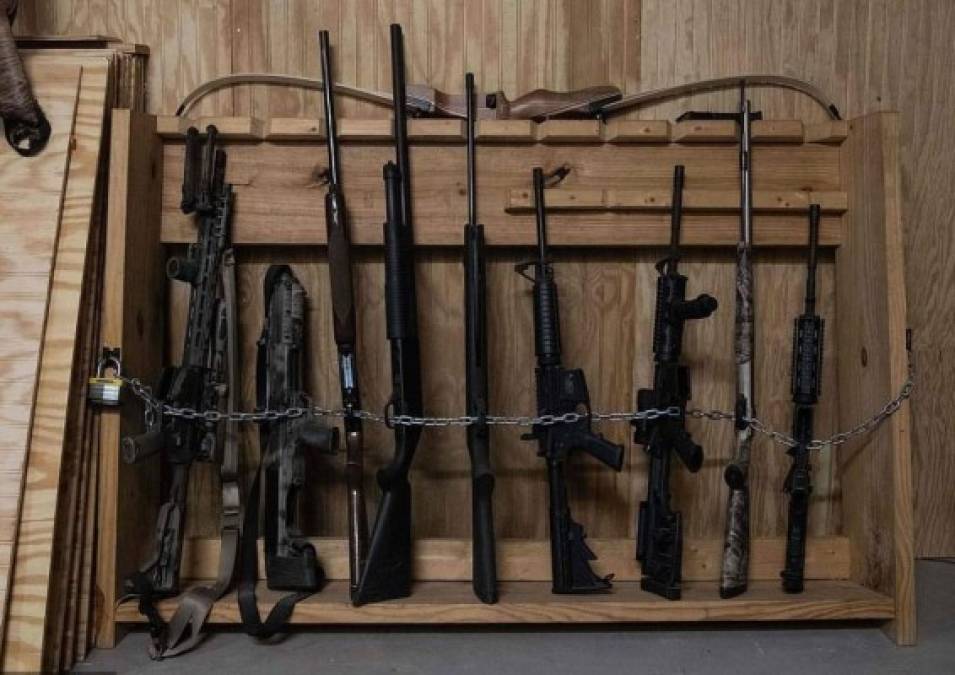 Los ranchos están equipados con todo tipo de armas y algunos miembros pueden recibir clases de tiro al unirse al club de seguridad por una tarifa anual de 1,000 dólares.