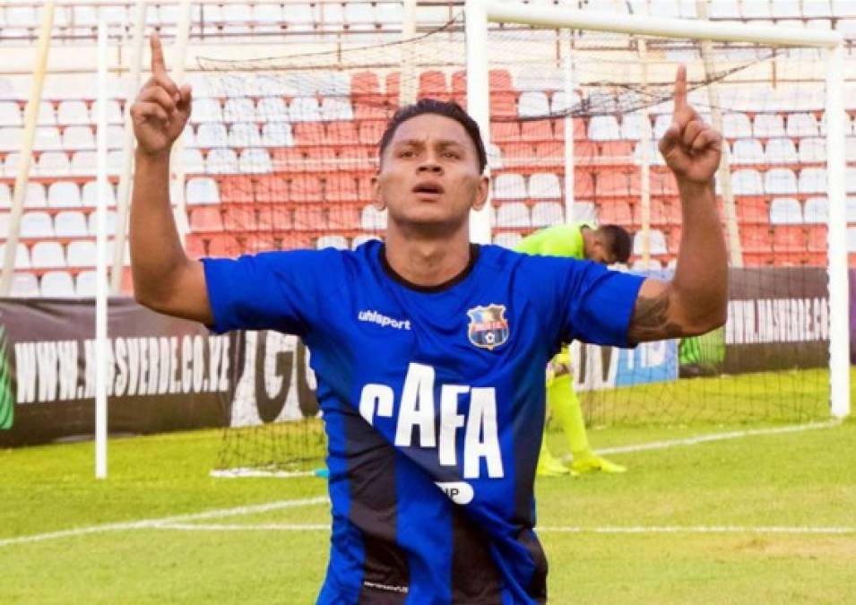 El mediocampista hondureño Bryan Moya se encuentra disfrutando de unas cortas vacaciones en Honduras y ha confirmado que tiene ofertas clubes sudamericanos, cuyos nombres no quiso decir, pero aclaró que sigue vinculado al Zulia FC de Venezuela.