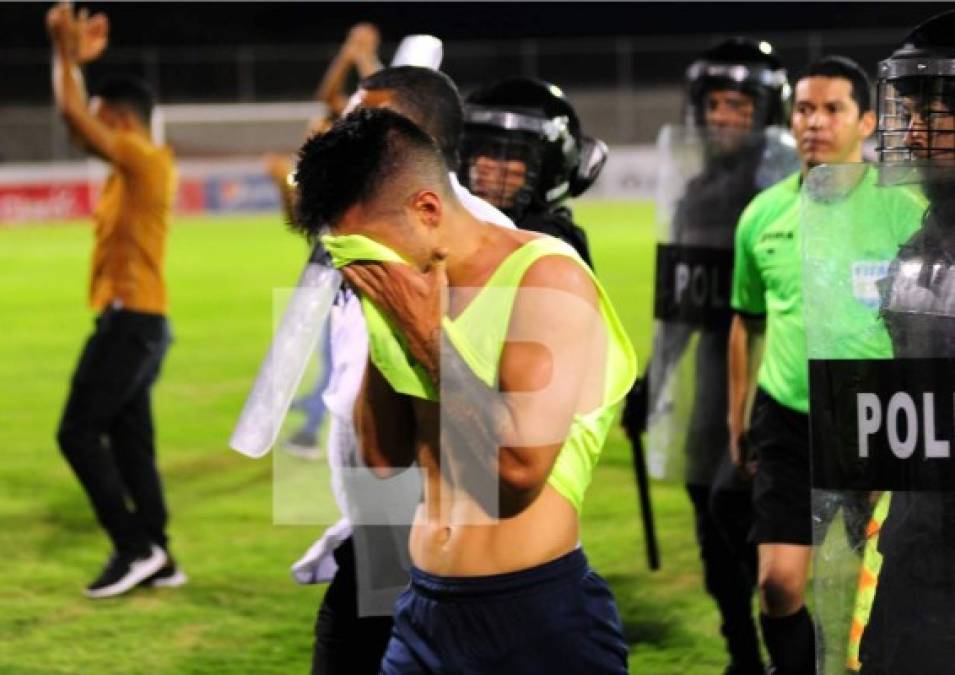 El argentino del Motagua, Matías Galvaliz, no pudo contener las lágrimas tras el pitazo final.