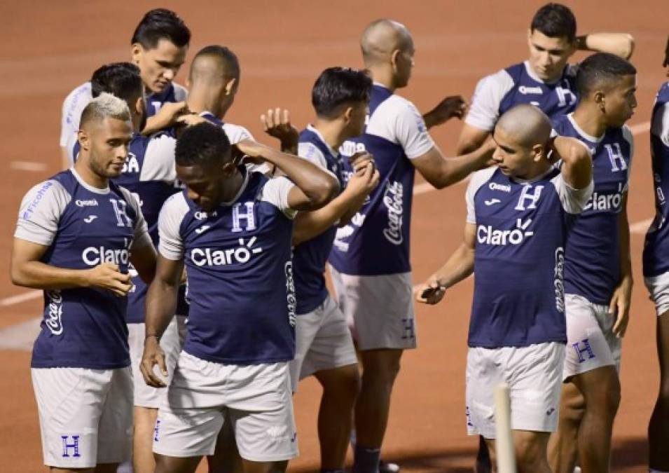 La selección de Honduras realizó su entrenamiento en el estadio Olímpico de San Pedro Sula, sede en donde se enfrentarán a Chile.