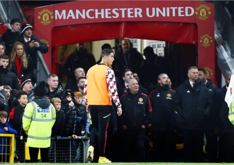 ¡Escándalo Cristiano Ronaldo! Se fue molesto al vestuario antes de que terminara el partido contra Tottenham: ¿Qué dijo Ten Hag?