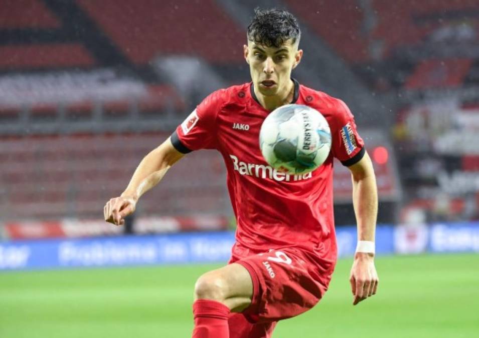 El Chelsea está plenamente decidido a hacer todos los esfuerzos posibles para poder fichar al delantero del Bayer Leverkusen, Kai Havertz. Primero se informó que el club inglés han puesto a la venta a varios jugadores de la plantilla para afrontar su costosa contratación. Y es que el Chelsea, además, ya ha fichado en este mercado de fichajes a Hakim Ziyech y Timo Werner. Pero en el club londinense quieren la guinda de Havertz para formar un ataque de lujo.<br/><br/>Según publican en Inglaterra, el Chelsea ya tiene negociaciones muy avanzadas con el representante del jugador de 21 años. El club de Roman Abramovich le ofrece un contrato de cinco temporadas con 8 millones de euros por cada una de ellas. Según estás informaciones, el Bayer Leverkusen pide 90 millones de euros pero el Chelsea no quiere gastar más de 70 millones.