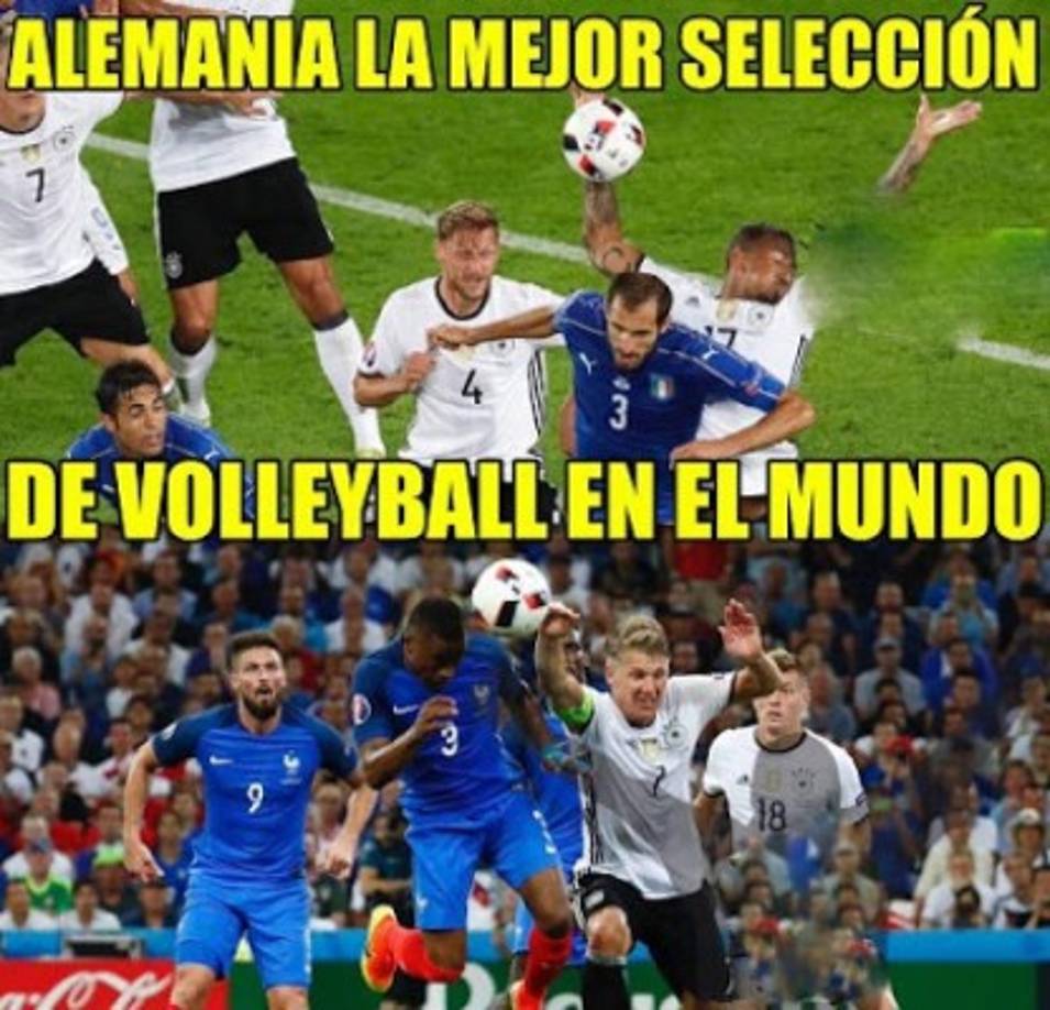 Los alemanes en la Eurocopa regalaraon dos penales de forma absurda.