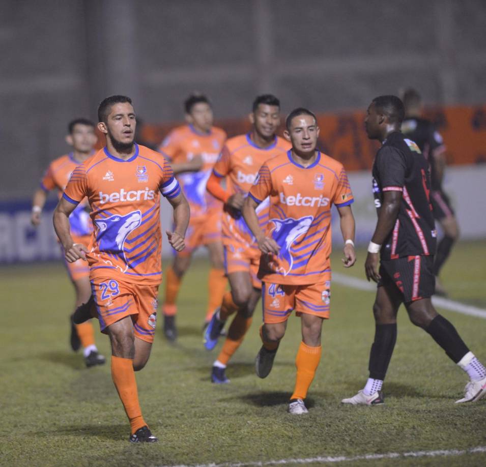 Juan Ramón Mejía le dio el triunfo a los Lobos de la UPN contra la Real Sociedad.