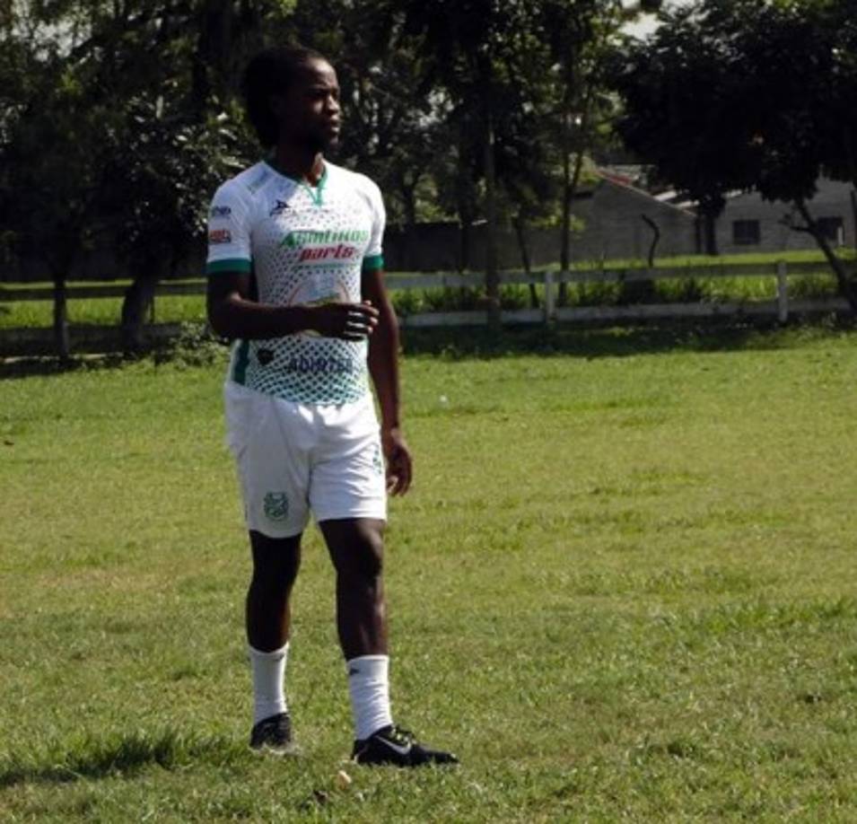 El delantero Santos Solórzano finalmente se quedará en el Platense, ha confirmado el club porteño. Llega procedente del Deportes Savio. ''Vengo con ganas de triunfar, ellos confiaron en mi. Yo lo recompensaré con esfuerzo y goles'', declaró.