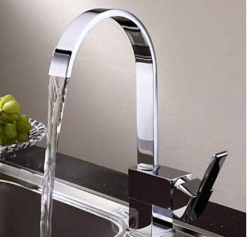 Dar brillo al cromo del baño y la cocina. Untar pasta dental a dichos accesorios y luego pulir con un paño suave y seco.