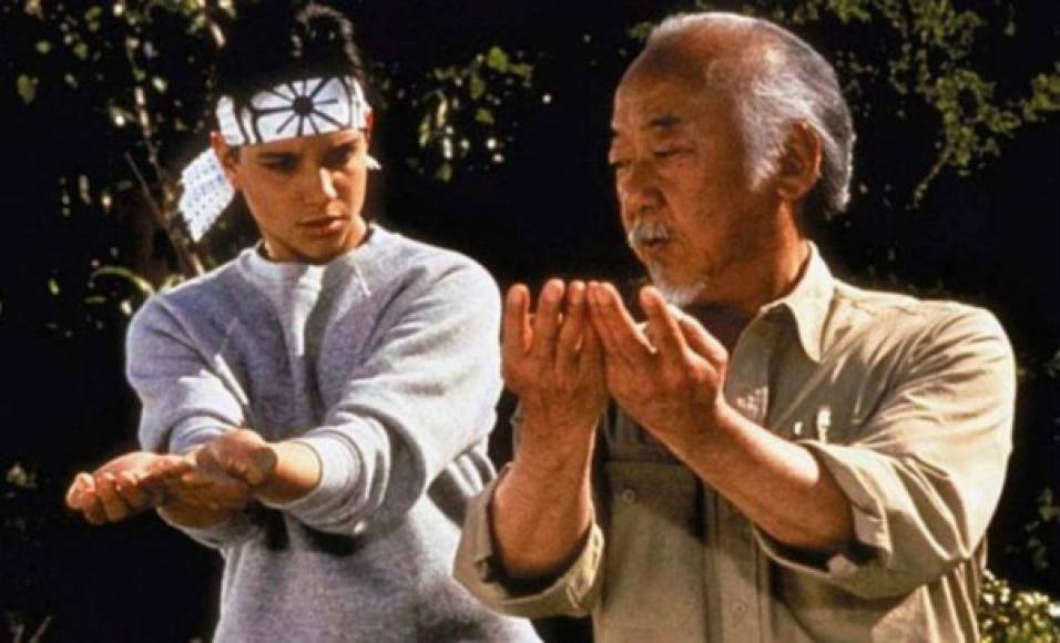 Noriyuki Pat Morita: Murió en 2005, a los 73 años de edad, en su casa de Las Vegas, de causas naturales. Todos lo recordaremos por su famoso papel del señor Miyagi de la película Karate kid.<br/>