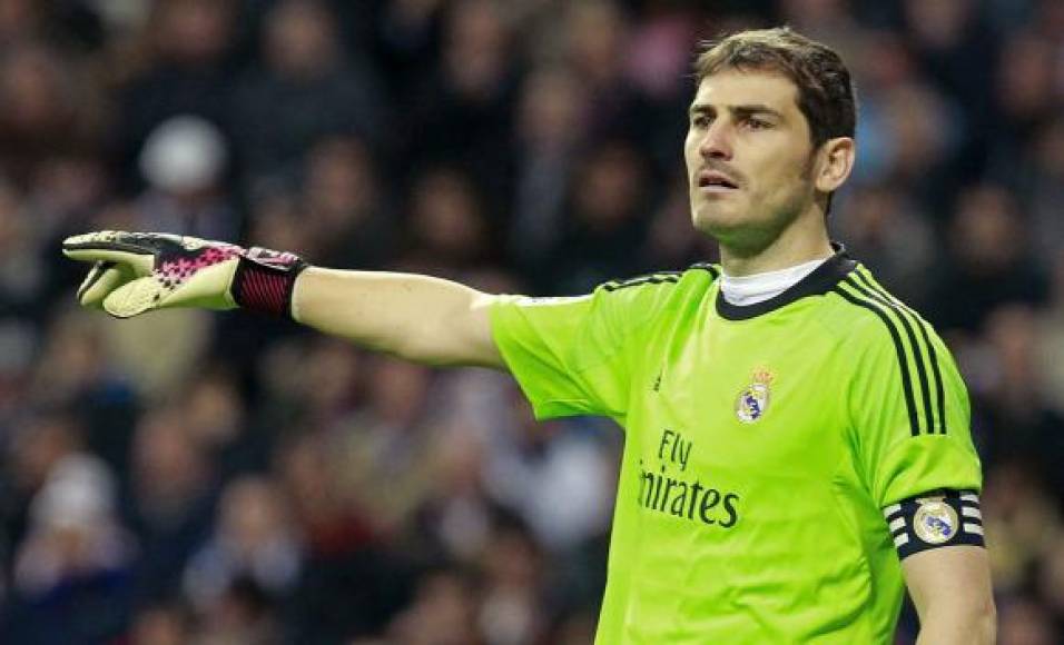 12. Iker Casillas: Campeón de Europa con el Real Madrid y del Mundo con España en 2010, fue nominado en seis ocasiones para el Balón de Oro, pero tampoco lo ganó.