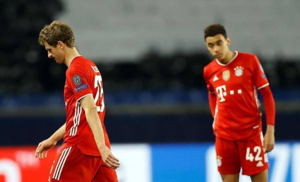 Thomas Müller se fue muy cabizbajo tras la eliminación del Bayern Múnich.