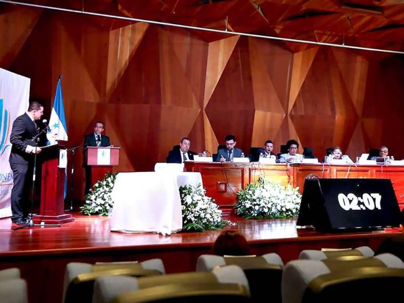 La junta cierra hoy su participación en el proceso. Uno de los aspirantes se convertirá en fiscal general y otro en fiscal general adjunto.