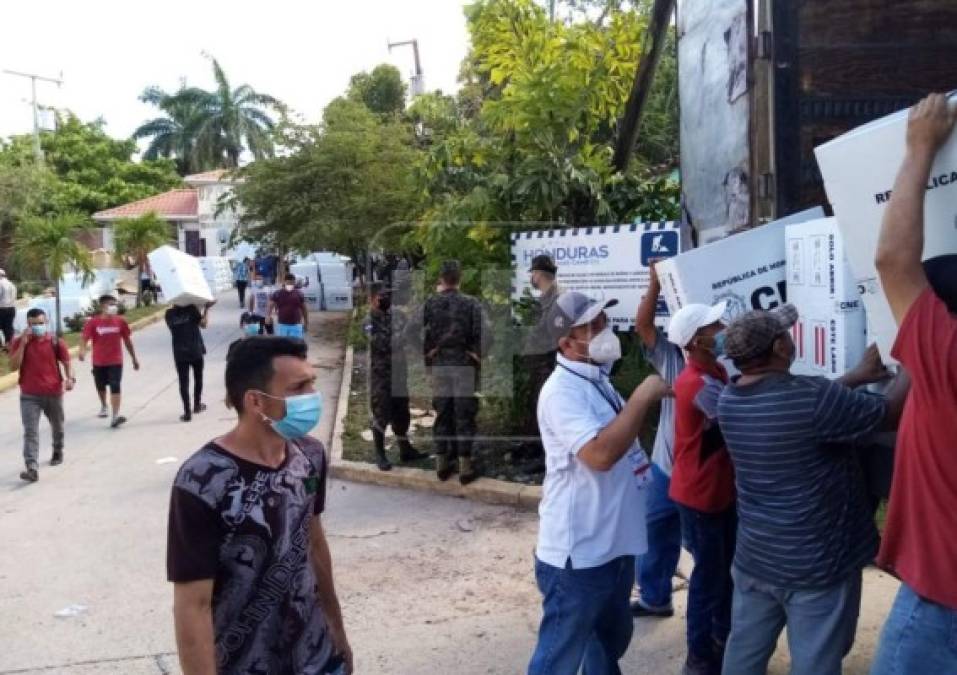 Los pobladores de las localidades han recibido el material electoral a las escuelas y centros de votación. Honduras elegirá a tres candidatos a la presidencia, alcaldías y diputaciones.