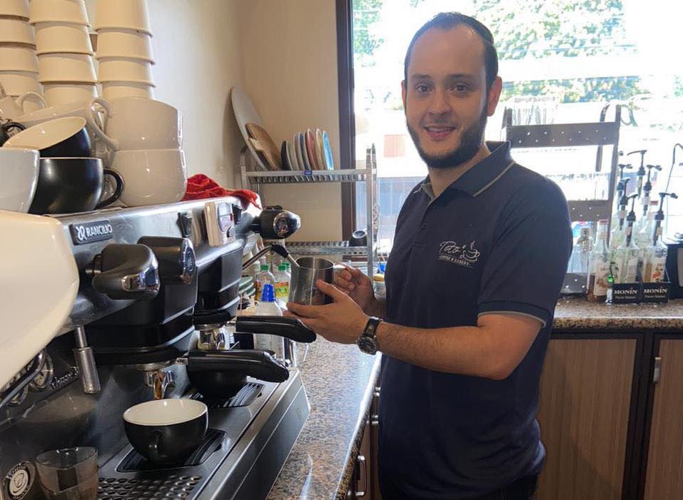 Néstor Muñoz, propietarios de Tet´s Café, ubicado en la colonia Trejo.