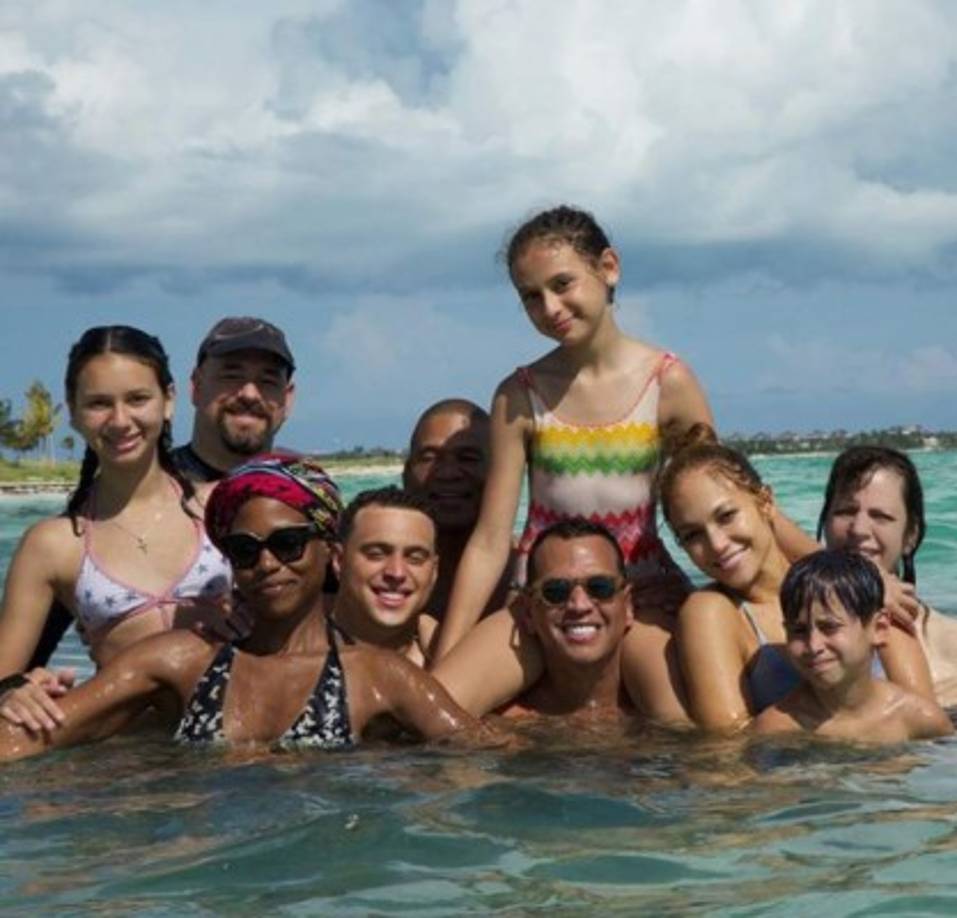 La cantante y el ex beisbolista ya han conformado una familia adorable, llevando a sus hijos a todos lados.<br/><br/>Los gemelos que JLo tuvo con Marc Anthony, Max y Emme , y las hijas de A-Rod Ella y Natasha.<br/>