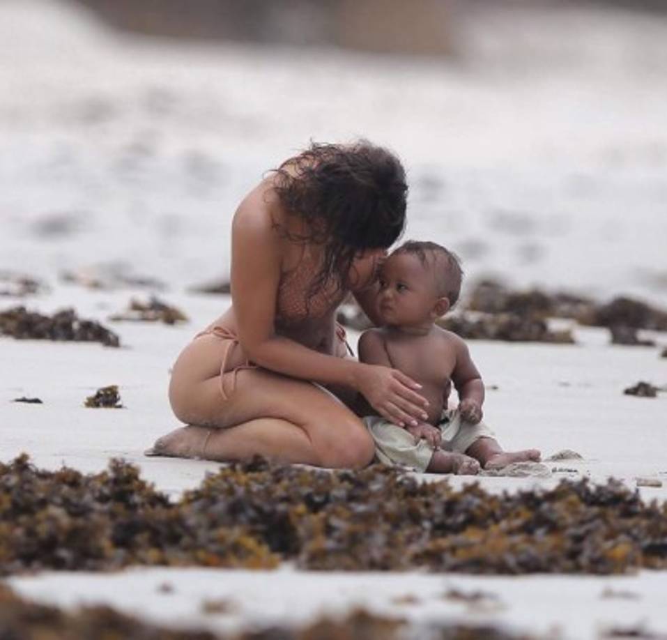 La familia lucha por permanecer más unida que nunca.