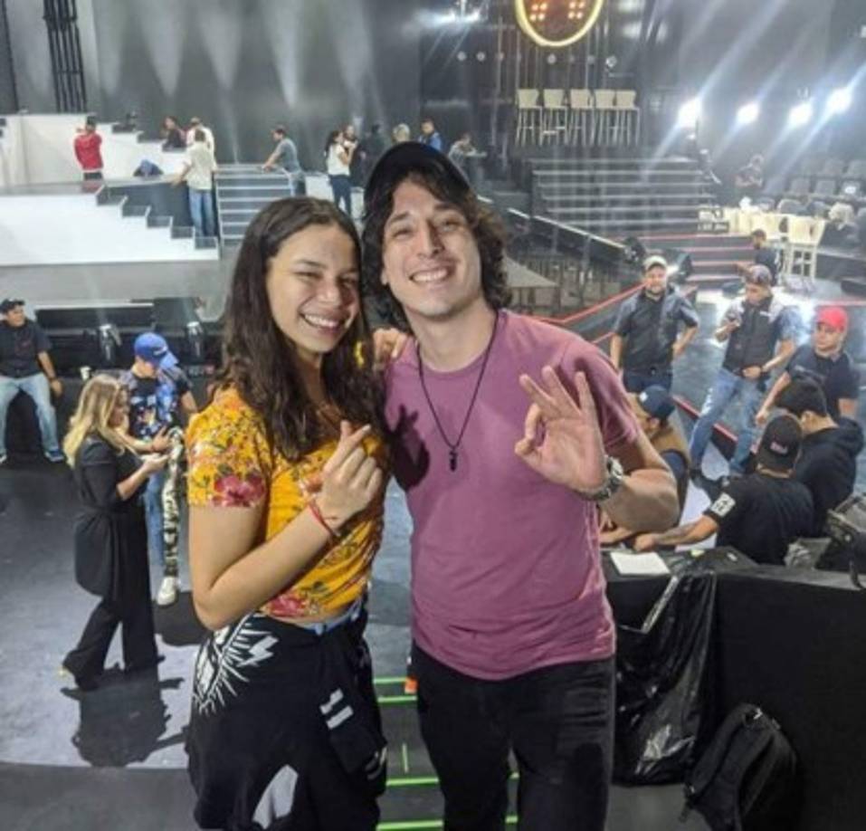 El sampedrano Jorge Alejandro Flores, quien fue expulsado a finales del 2019, también dijo presente y compartió una hermosa foto con Angie Flores en sus redes sociales.