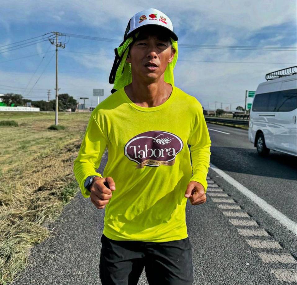 Shin Fujiyama con su reto 3,000 kilómetros pretende recaudar fondos para construir 10 escuelas en Honduras. Sus acciones siguen ganándose el cariño y amor de los hondureños quiene lo siguen en sus redes sociales.