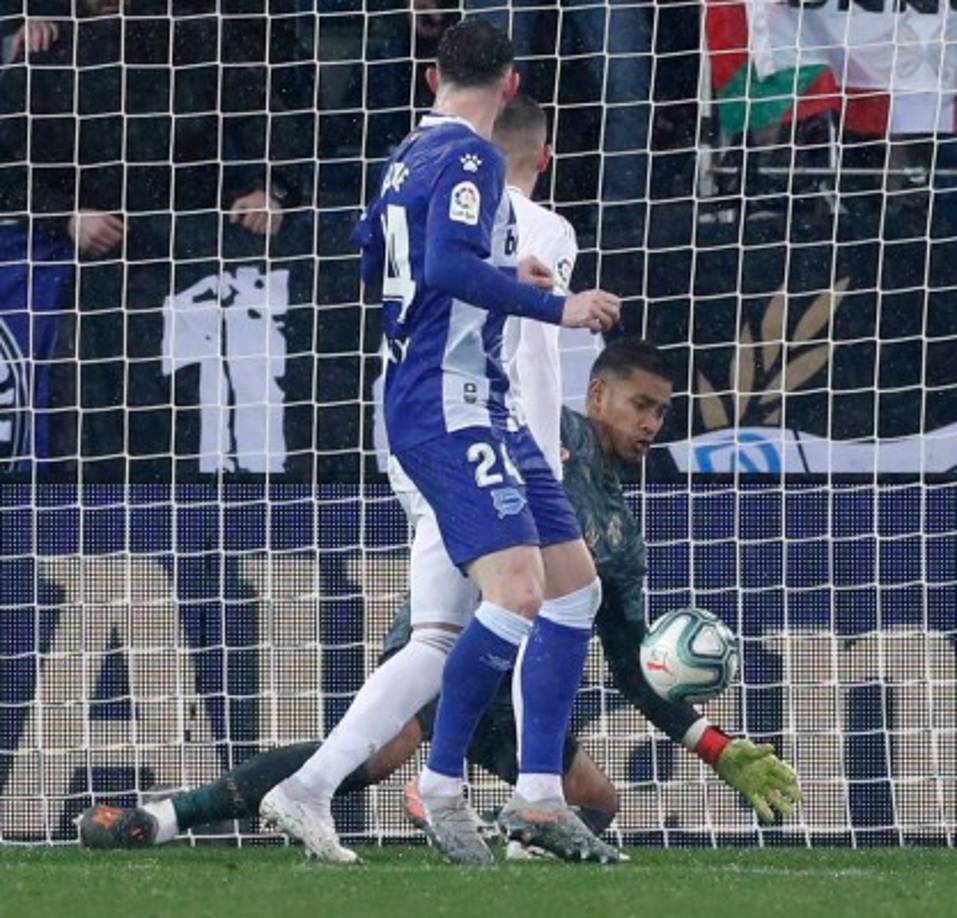 Areola salvó al Real Madrid en los últimos minutos en esta acción.