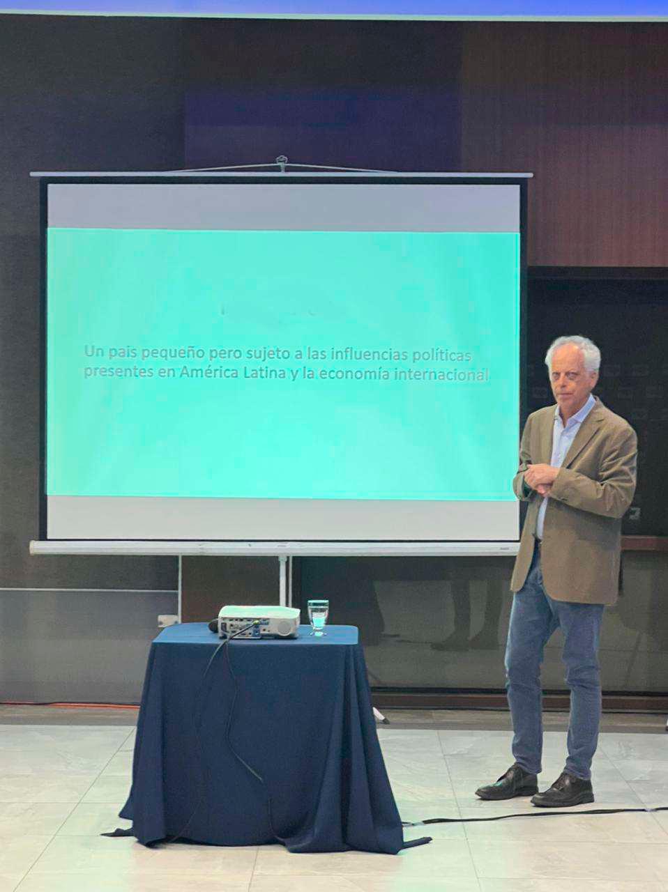 Reconocido experto exhorta a sectores público y privado trabajar juntos