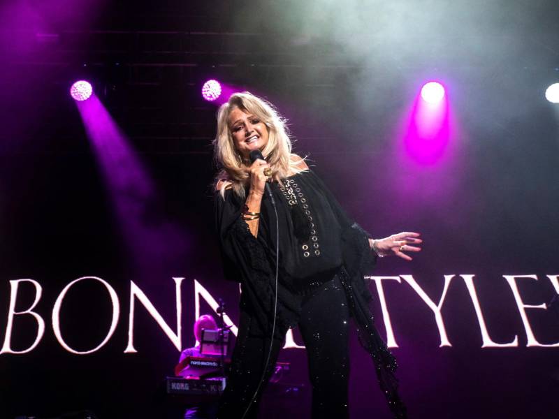 Fotografía de archivo, tomada en Santander el 09/08/2021, de la cantante galesa Bonnie Tyler, conocida sobre todo por su éxito 'Total Eclipse of the Heart', que ha muerto este jueves a los 75 años, según un comunicado publicado en su página web. EFE/Archivo/Román Aguilera